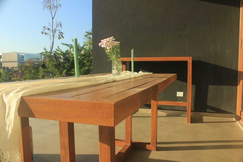 Detalle lateral de mesa de exterior Velenza