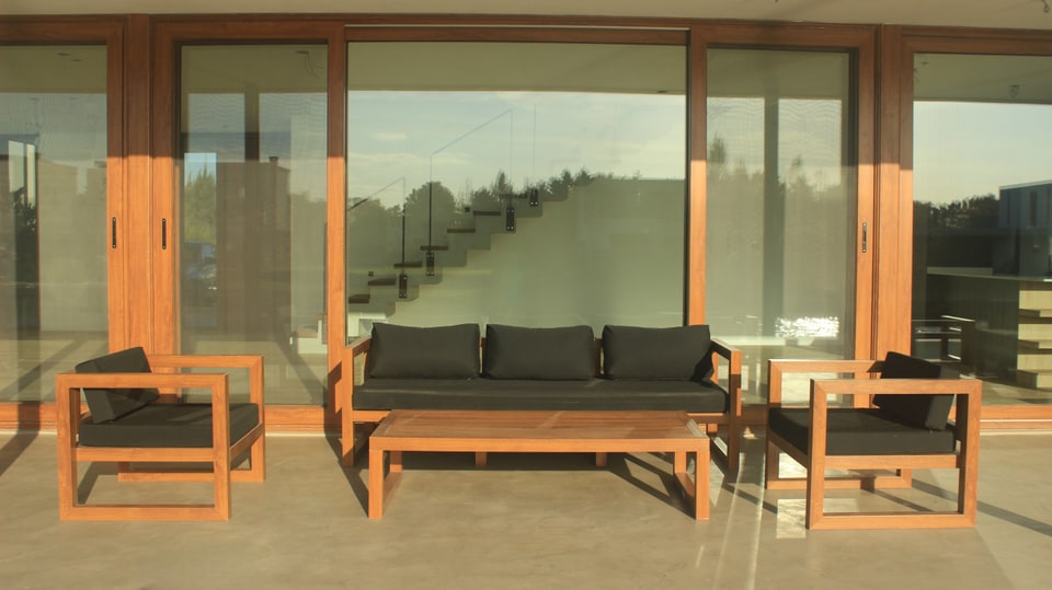 Conjunto Cota de muebles de exterior con tapizado náutico oscuro — Velenza