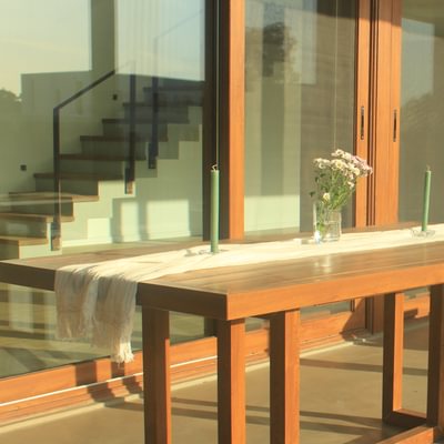 Mesa de comedor de exterior con barra — colección Comedor y Barra Velenza