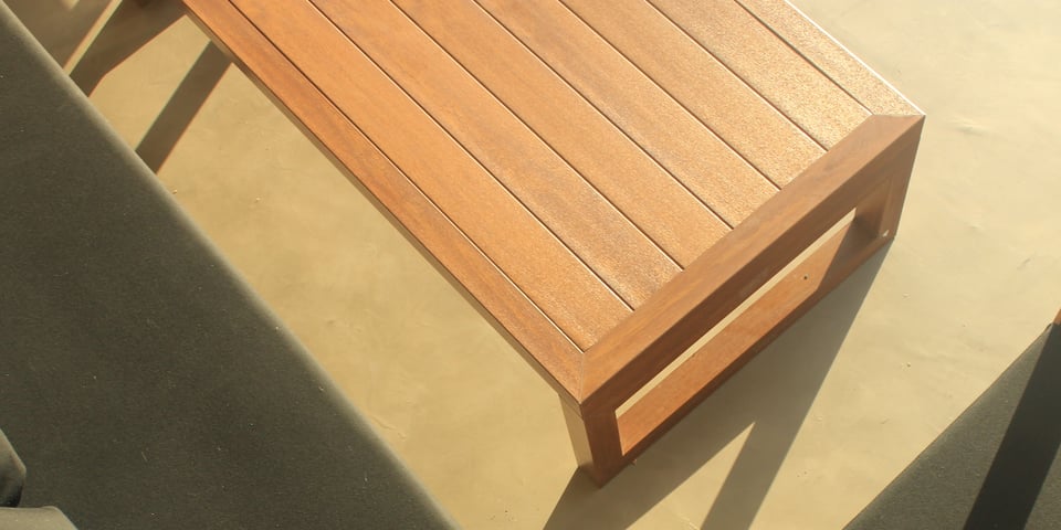 Vista cenital de mesa baja Cota — muebles de exterior Velenza