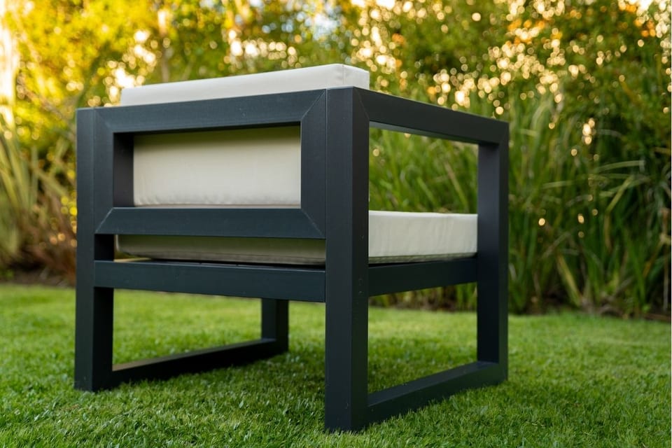 Sillón individual para terraza de la colección Muro