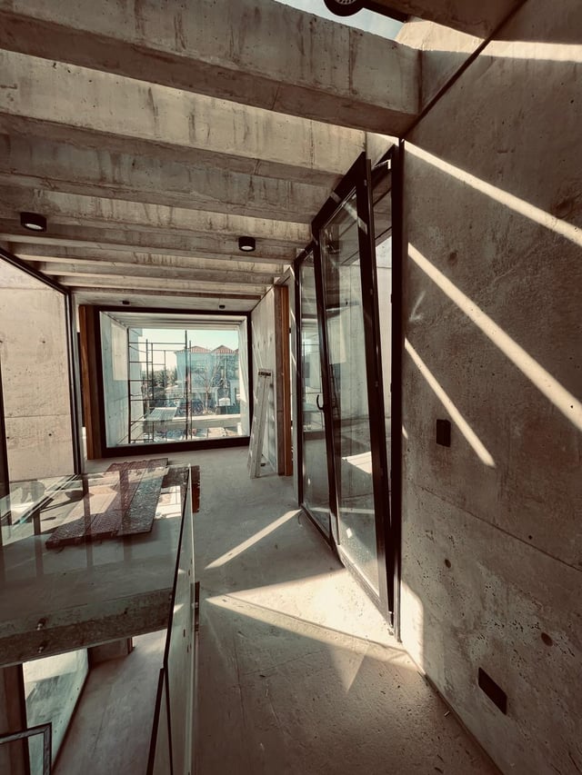 Aberturas en obra de arquitectura de exterior — Velenza