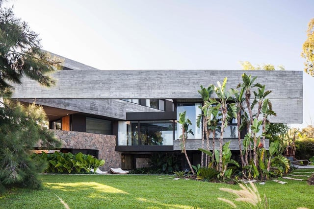 Fachada de hormigón con carpinterías para arquitectura de exterior — Velenza